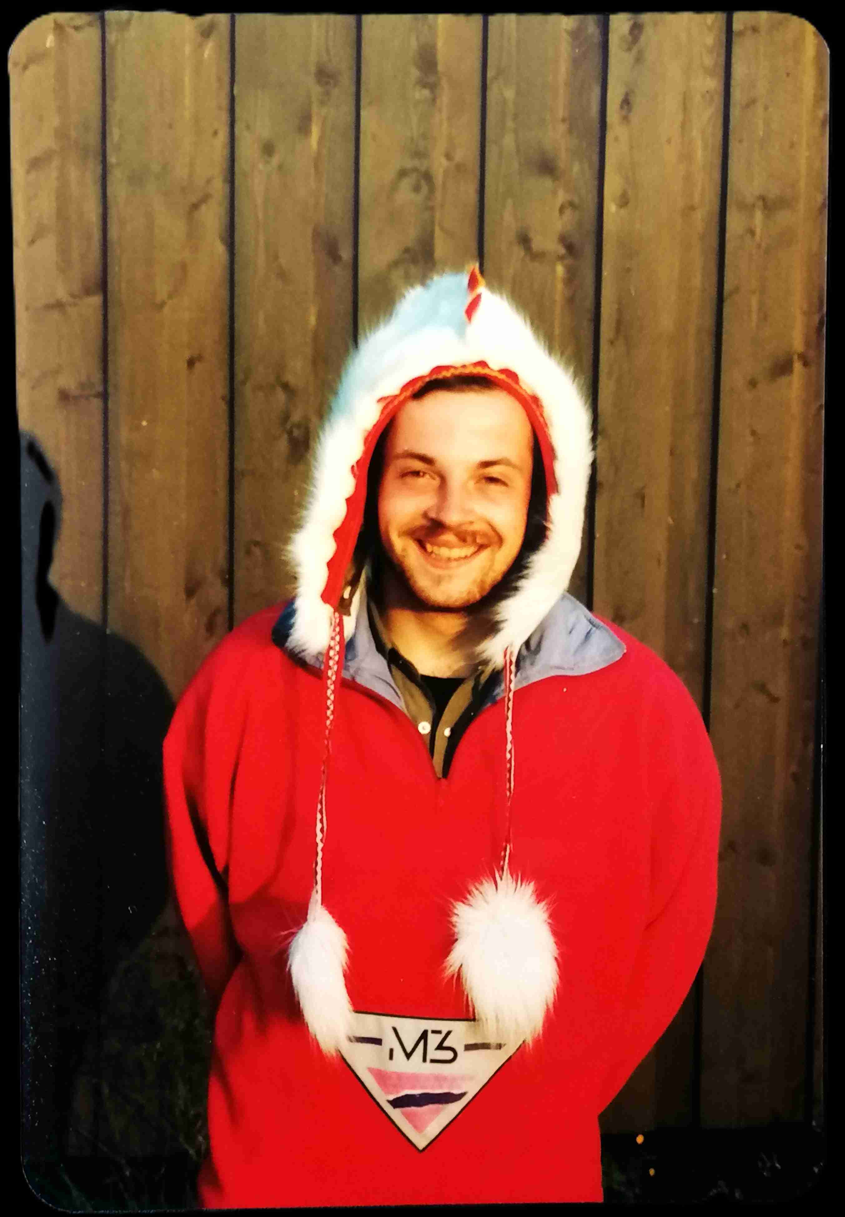 Souvenir: Winterkappe aus weissem Rentierfell